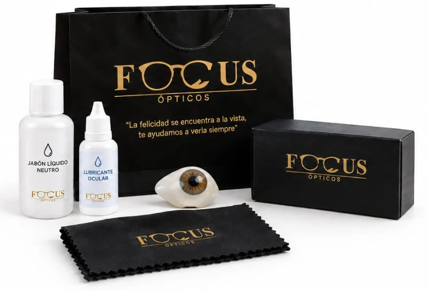 Kit Focus para prótesis: bolsa, jabón líquido neutro, lubricante ocular, prótesis ocular, estuche rígido y paño de limpieza